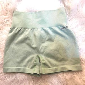 BO+TEE seamless workout shorts green